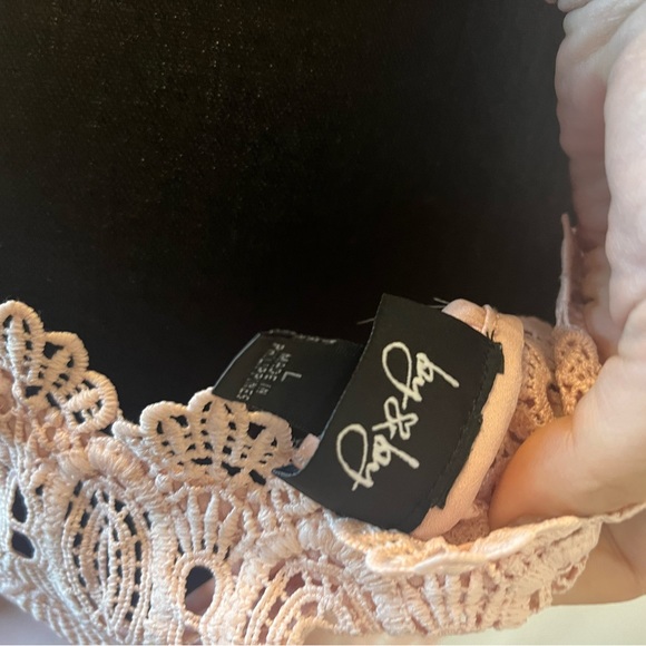 Blush Cold Shoulder Top - Picture 4 of 6